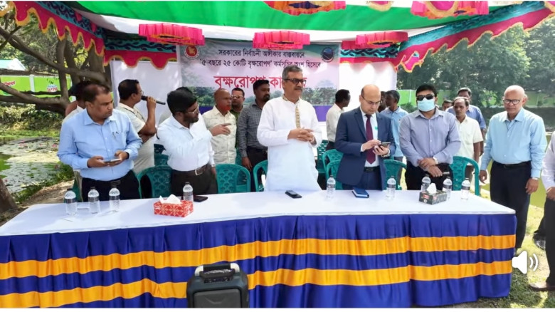 চাঁপাইনবাবগঞ্জে বৃক্ষ রোপণ কর্মসূচির উদ্বোধন...