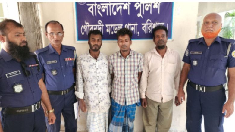 গৌরনদীতে সাইক্লোন শেল্টারের রড চুরি: তিনজন গ্রেপ্ত...