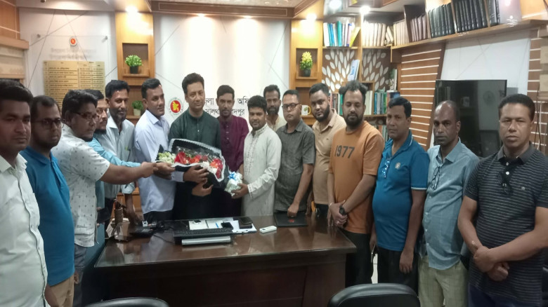 সালথায় নবাগত ইউএনওর সঙ্গে সাংবাদিকদের মতবিনিময় সভা...