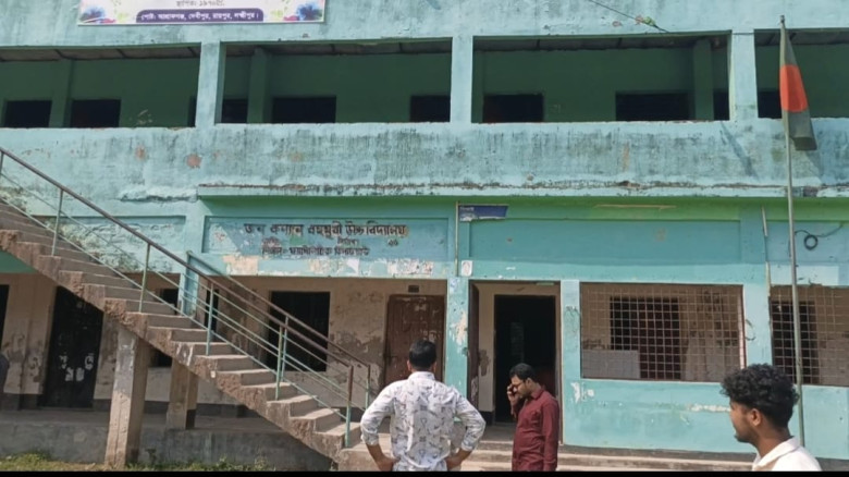 রায়পুরে বিদ্যালয় ভবনের বিম ধসে ৩ শিক্ষার্থী আহত...