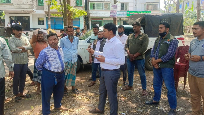 অতিরিক্ত মূল্যে বিক্রি, সীতাকুণ্ডে দুই প্রতিষ্ঠানক...