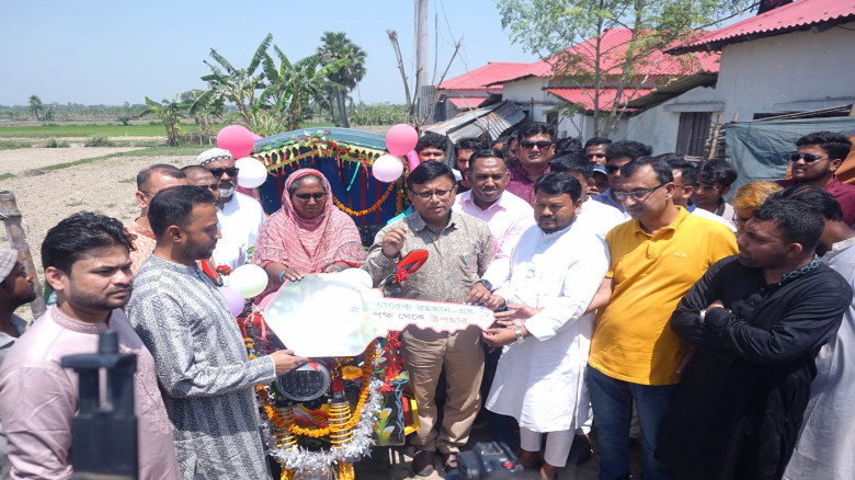 প্রধানমন্ত্রীর উপহারে বদলে গেল টুলি বেগমের জীবন...