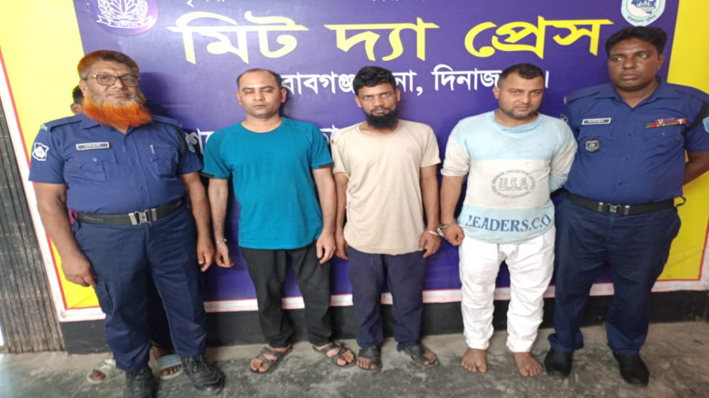 দিনাজপুরের নবাবগঞ্জে ঘোড়া জবাইয়ের অভিযোগে ৩ জনের ক...
