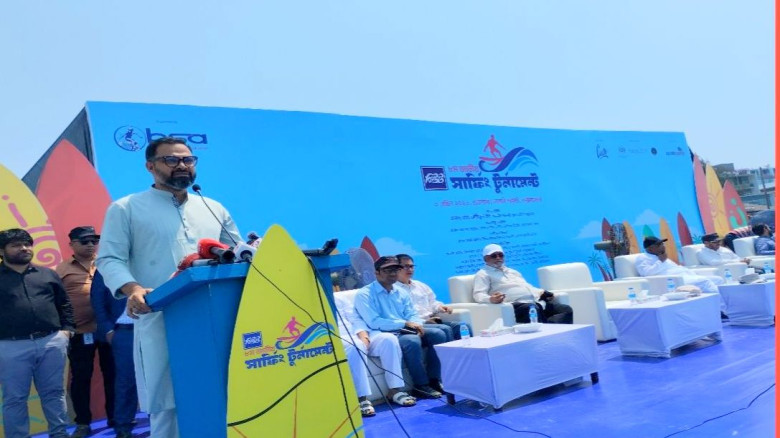 ঢেউয়ে উড়ল সার্ফিংয়ের পতাকা...