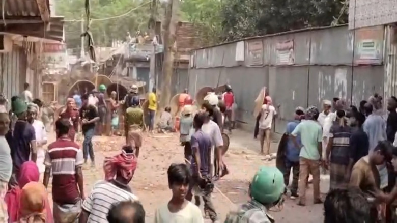 ফরিদপুরে ফুটবল খেলার মাইকিং নিয়ে দ্বিতীয় দফায়  ক...