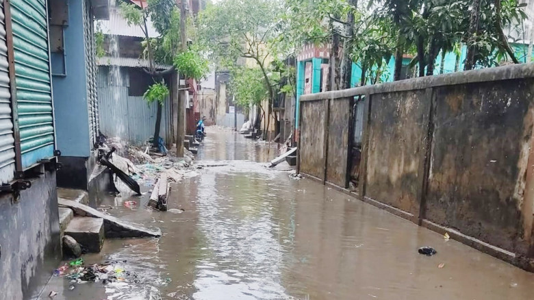 শায়েস্তাগঞ্জ পৌরসভার ৭নং ওয়ার্ডের প্রধান সড়কের বেহ...