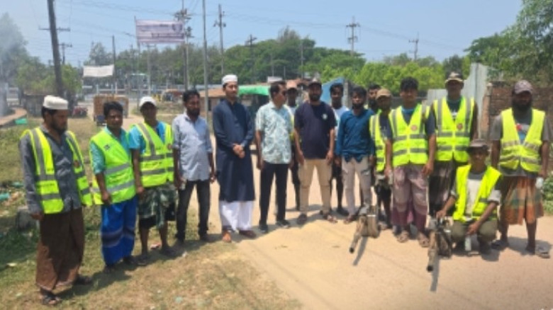 প্রধানমন্ত্রীর নির্দেশনায় পৌরসভায় স্পেশাল পরিস্কার...