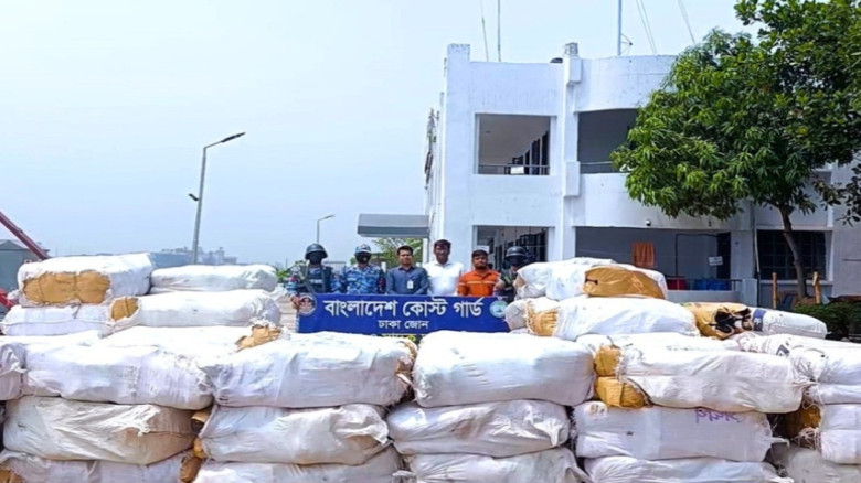 নারায়নগঞ্জে ৮৮ লাখ টাকা মূল্যের পলিথিন জব্দ...