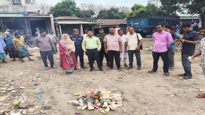 শ্রীপুরে মেয়াদোত্তীর্ণ ওষুধ বিক্রির দায়ে তিন ফার্ম...