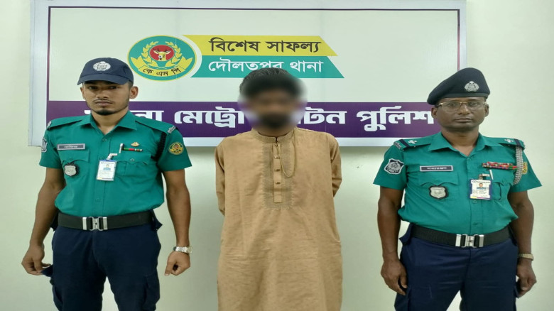 খুলনায় শীর্ষ সন্ত্রাসী ‘গজাল ইমন’ অস্ত্র-গোলাবারুদ...
