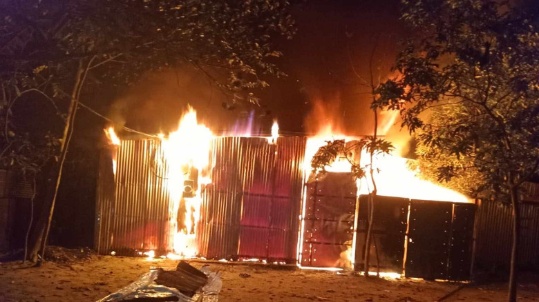 পাকুন্দিয়ায় তুলার গুদামে ভয়াবহ অগ্নিকাণ্ড, ক্ষতি প...