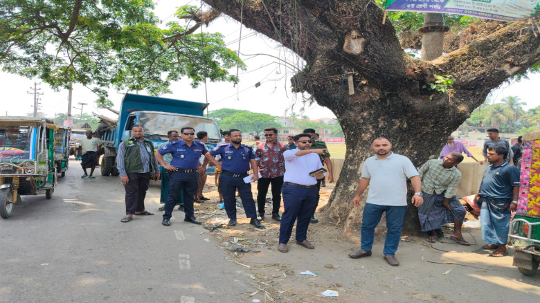 টেকনাফে অবৈধ স্থাপনা উচ্ছেদ করল প্রশাসন...