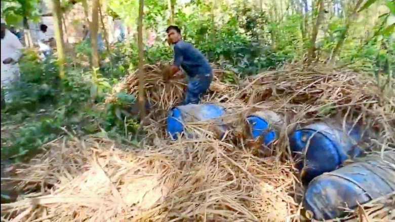 ঠাকুরগাঁও সুগারমিলের মলাসেস এর চুরি হওয়া ১৩ টি ড্র...
