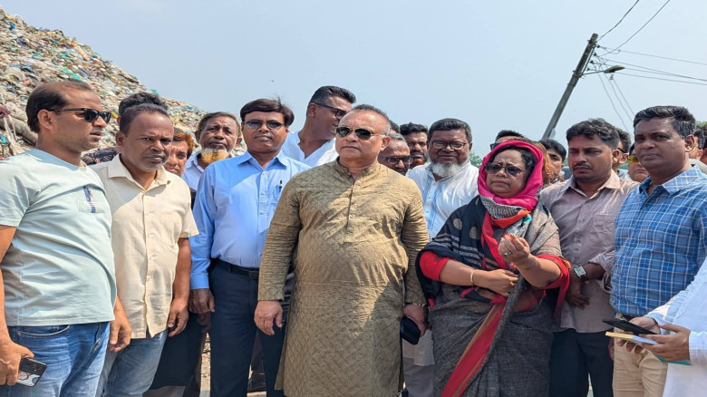 বরিশাল নগরীর ময়লার ভাগাড় পরিদর্শন করেন বিএনপি চেয়া...