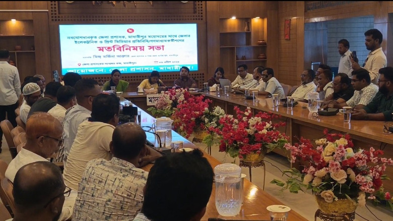 মাদারীপুরে সাংবাদিকদের সাথে নবাগত জেলা প্রশাসকের ম...