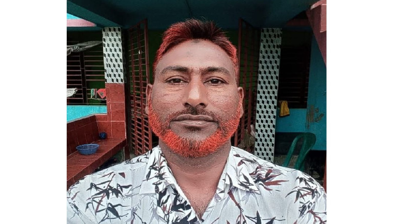 গায়ের জোরে ভারপ্রাপ্ত চেয়ারম্যানের দায়িত্বে রয়েছেন...