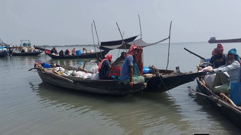 সুন্দরবনের কালাবগী স্টেশনের বন কর্মীদের সহায়তায় বি...
