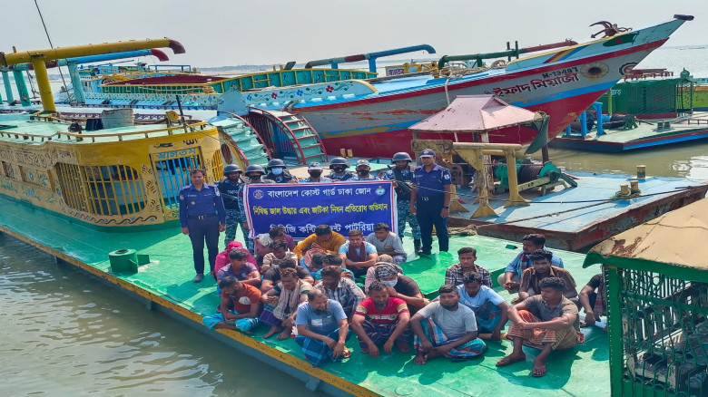 কোস্টগার্ডের অভিযানে যমুনা নদীতে বালু উত্তোলনে সময়...