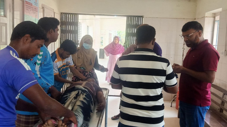 মোহনপুরে তুচ্ছ ঘটনায় ভ্যানচালককে পিটিয়ে হত্যা...
