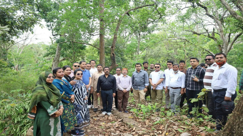 রেমা-কালেঙ্গা বন পরিদর্শন করেন বিভাগীয় কমিশনার রেজ...