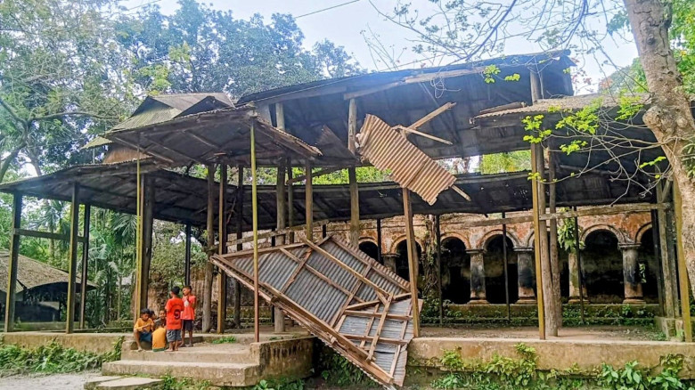 আড়াইশ বছরের পুরনো ঐতিহাসিক জমিদার বাড়ি,অযত্ন- অবহে...