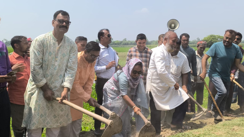 রাণীশংকৈলে খাল খনন কর্মসূচীর  শুভ উদ্বোধন...