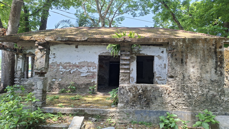 কালকিনি গোপালপুর উপস্বাস্থ্য কেন্দ্র জরাজীর্ণ, চিক...