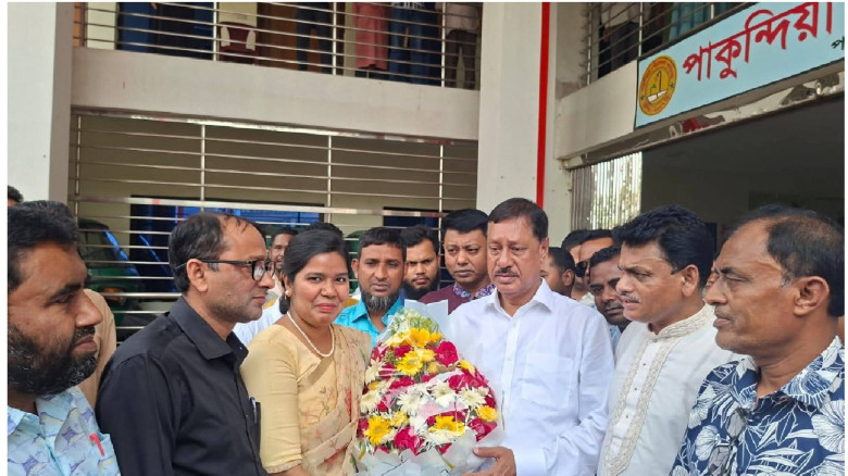 পাকুন্দিয়ায় হঠাৎ বিভিন্ন সরকারি দপ্তর পরিদর্শনে সং...