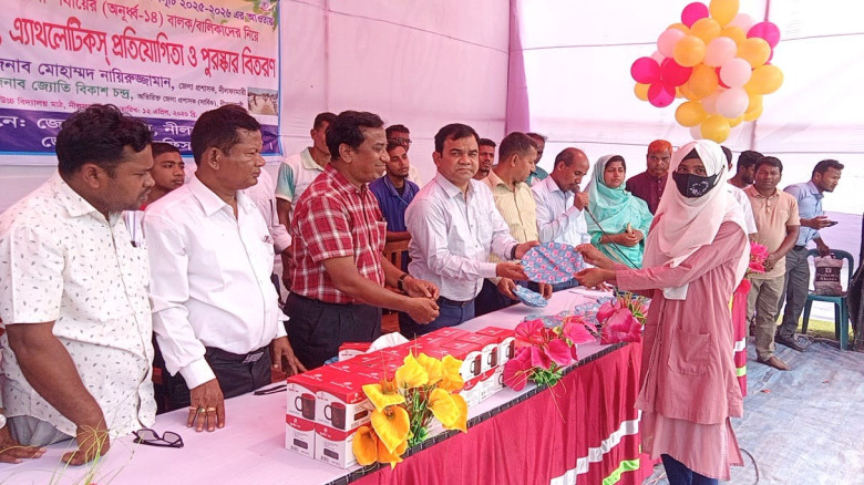 নীলফামারীতে এ্যাথলেটিকস্ প্রতিযোগিতার পুরুষ্কার বি...
