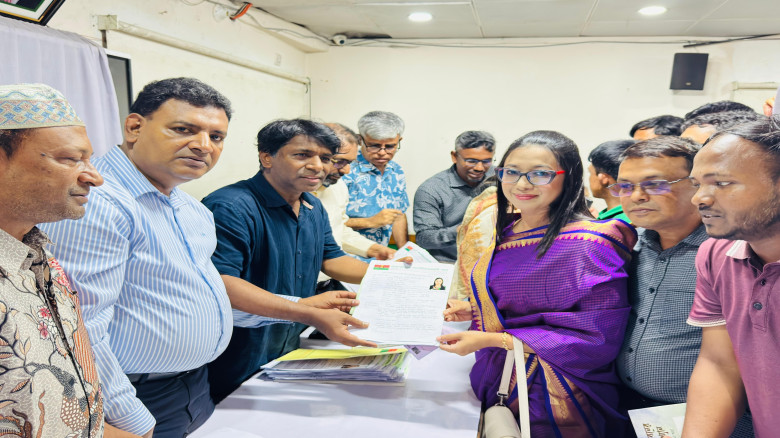 গোপালগঞ্জের সংরক্ষিত নারী আসনে মনোনয়ন ফরম জমা দিলে...