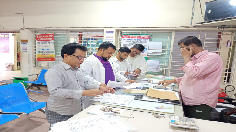 নেছারাবাদে ক্লিনিক ও ডায়াগনস্টিক সেন্টার পরিদর্শনে...