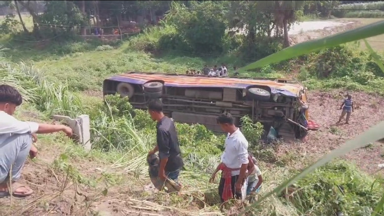 ভাঙ্গায় বাস-পিকআপের মুখোমুখি সংঘর্ষে দুই ব্যবসায়ী...