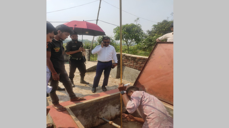 চাঁপাইনবাবগঞ্জ গোমস্তাপুরে মজুদ রেখে জ্বালানি তেল ...
