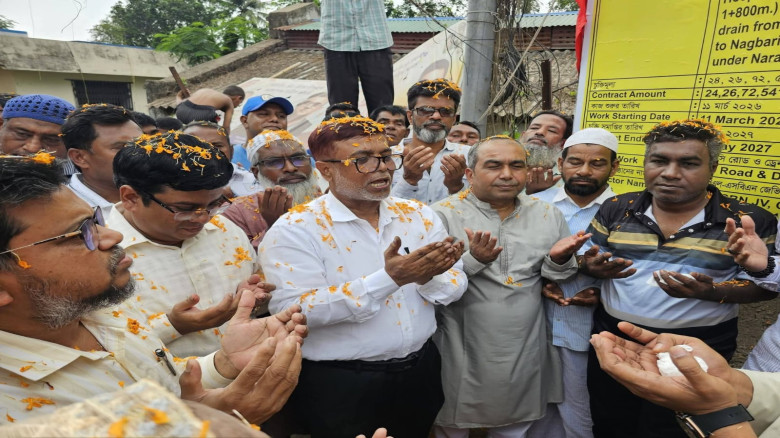 হাজীগঞ্জ আইটি স্কুল থেকে খানপুর হাসপাতাল সড়কের সংস...