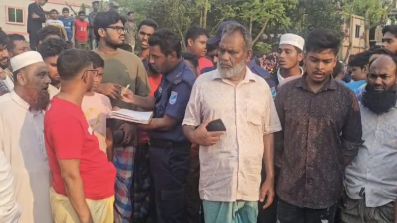 আশুলিয়ায় প্রকাশ্যে যুবককে কুপিয়ে হত্যা, লাশ উদ্ধ...