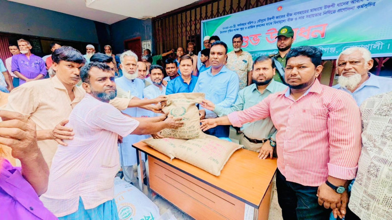 কোম্পানীগঞ্জে কৃষকের মাঝে আউশের বীজ ও সার বিতরণ...