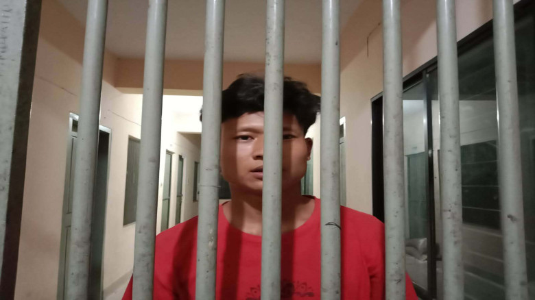 রাজস্থলীতে  গ্রেফতার হলো বান্দরবানের ওয়ারেন্টভুক্ত...