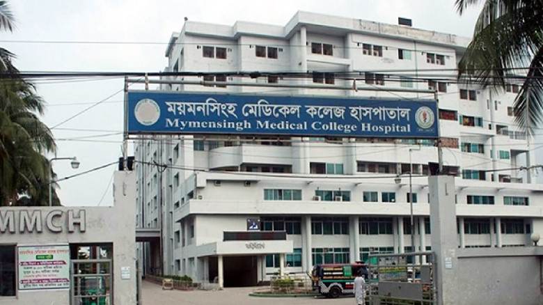মমেক ছাত্রাবাসে দুই গ্রুপের সংঘর্ষ, ক্লাস-পরীক্ষা ...