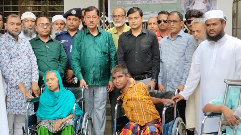 পাকুন্দিয়ায় ২১ প্রতিবন্ধীর মাঝে হুইলচেয়ার বিতরণ...