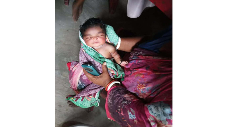 রাজস্থলী বাঙ্গালহালিয়াই শ্মাশানের ঝোপ থেকে এক নবজা...