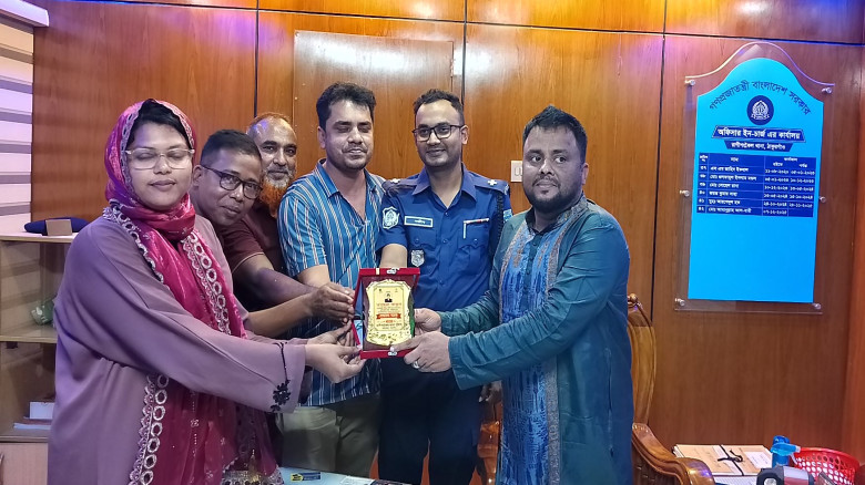 রাণীশংকৈল থানায়  তাহেরা খাতুন পেলেন বিদায়ী পুলিশের...