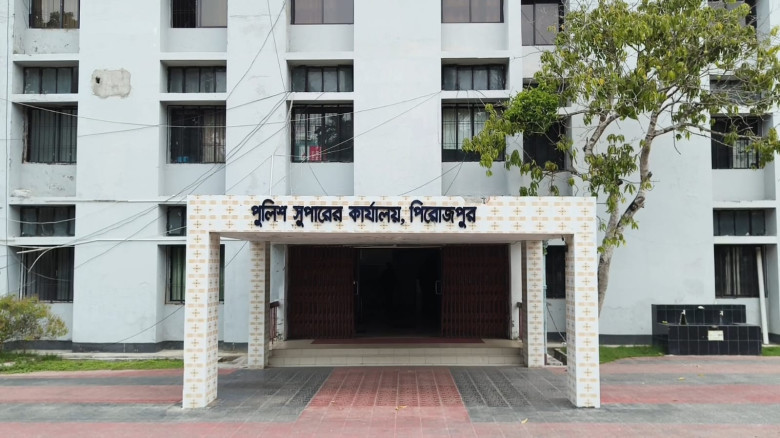 পিরোজপুরে কেয়ারটেকারকে নির্যাতন, ডিবির ওসিসহ তিন প...