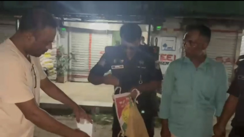আশুলিয়ায় র‌্যাবের অভিযানে প্রতারক ও মাদক ব্যবসায...