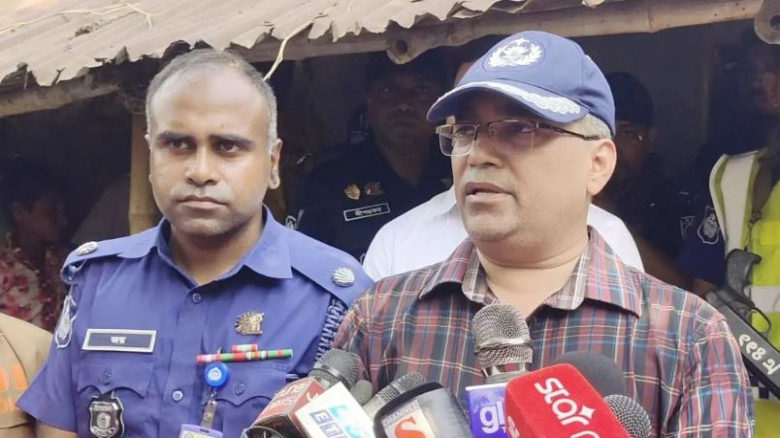 একই পরিবারের চারজনকে গলা কেটে হত্যা...