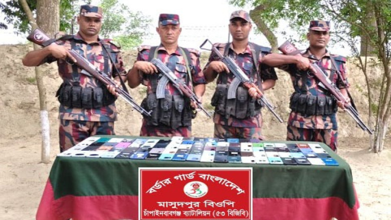 চাঁপাইনবাবগঞ্জ ৫৩ বিজিবি'র সীমান্তে বিপুল পরিমান ভ...