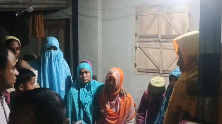 সাদুল্লাপুরে মিশুক ভ্যানের চাপায় প্রাণ গেল ৫ বছরের...