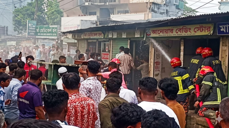 আগুনে তছনছ নেত্রকোণা: চোখের সামনে পুড়ে ছাই ৪ দোকান...