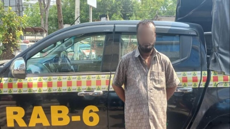 খুলনায় র‍্যাবের অভিযানে সাজাপ্রাপ্ত পলাতক আসামি গ্...