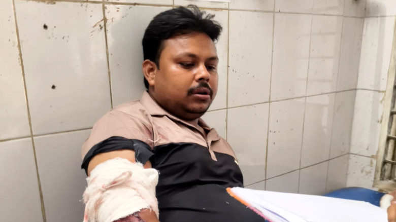 রাজশাহীতে এনজিও কর্মীকে কুপিয়ে লাখ টাকা ছিনতাই...