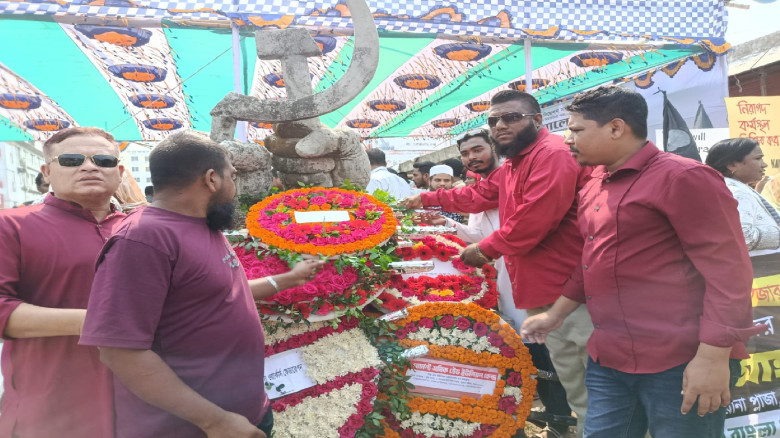 রানা প্লাজা ট্রাজেডির ১৩ বছর, নিহতদের স্মরণে ফুল দ...